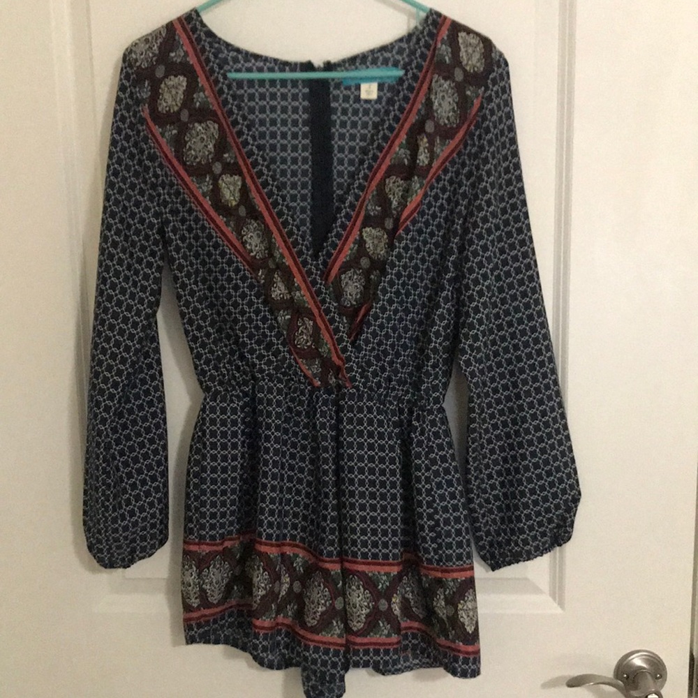 Pattern long sleeve romper